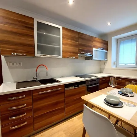 Zuma, 5 Min Walk To The Center